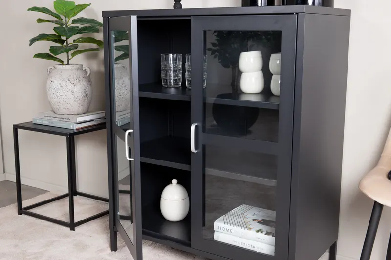 Acero Highboard aus Stahl mit Glastüren in 43 × 97 × 80 cm, Schwarz, im Wohnraum, Ansicht 3
