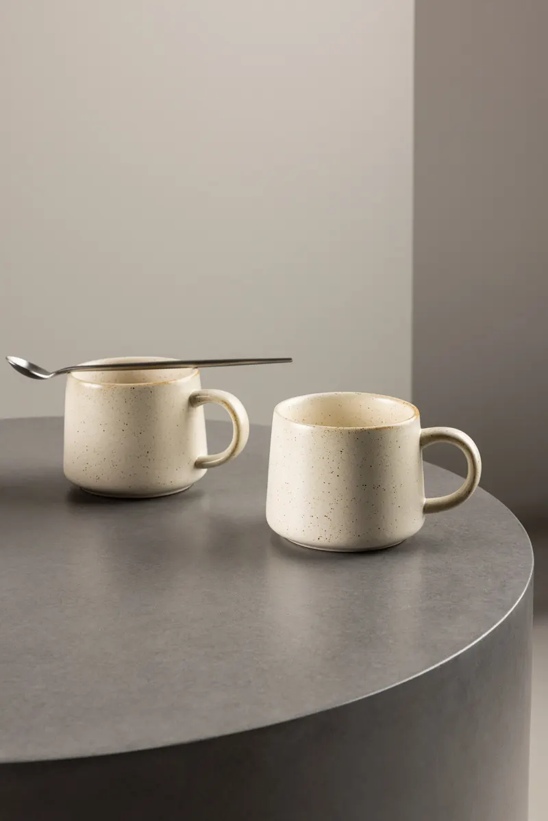 Active Teetasse aus Keramik mit Henkel, im Wohnraum, Ansicht 1
