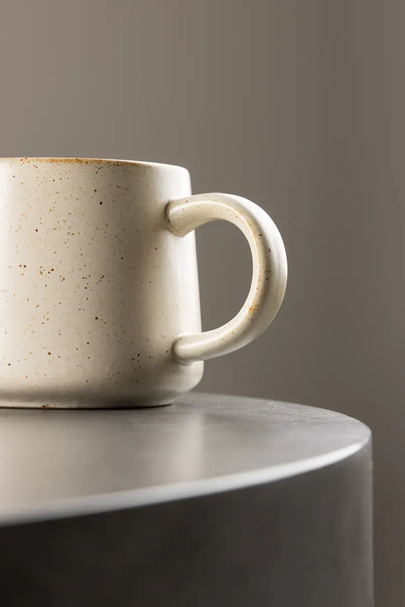 Active Teetasse aus Keramik mit Henkel, im Wohnraum, Ansicht 3