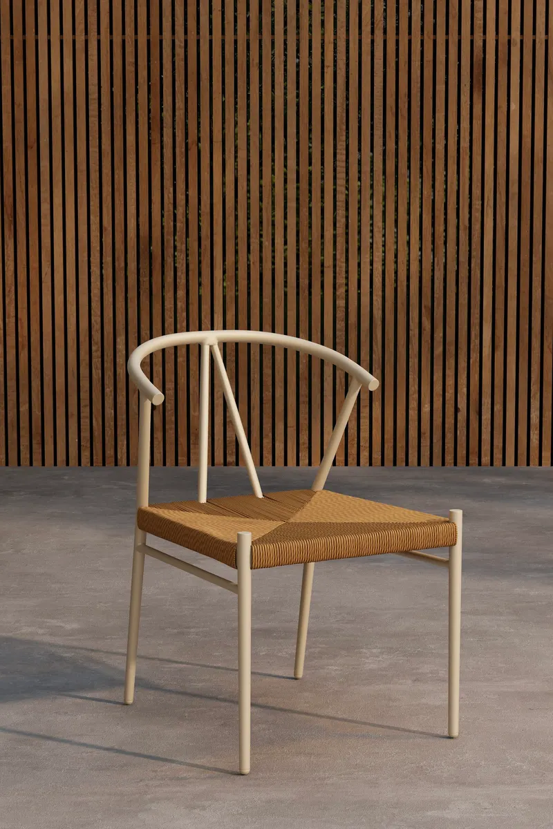 Alfons Gartenstuhl mit Rattansitz und geschwungener Lehne in Natur, Gestell Beige, im Wohnraum