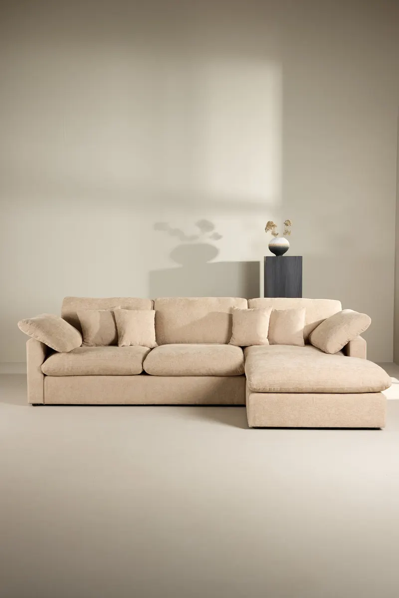 Amalfi Ecksofa mit Recamiere in Sand, im Wohnraum, Ansicht 7