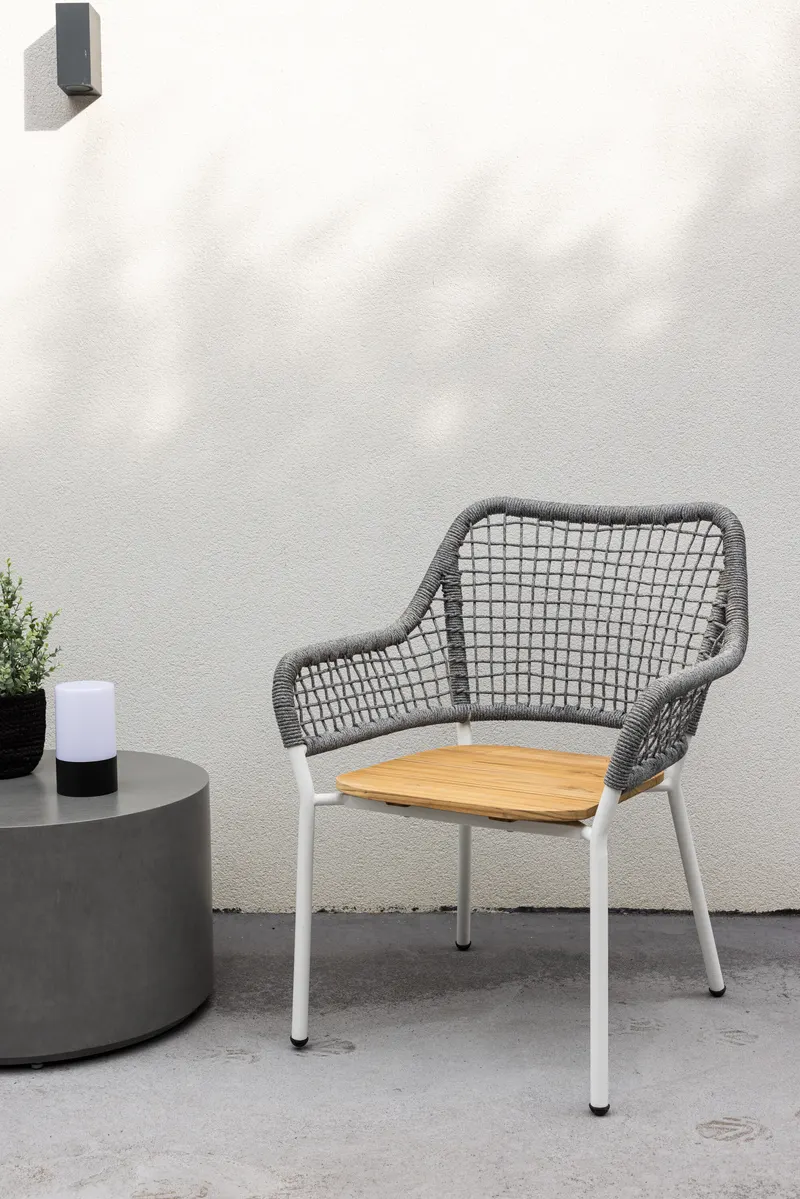 Amora Gartensessel mit Seillehne und Teak-Sitz, im Wohnraum, Ansicht 1
