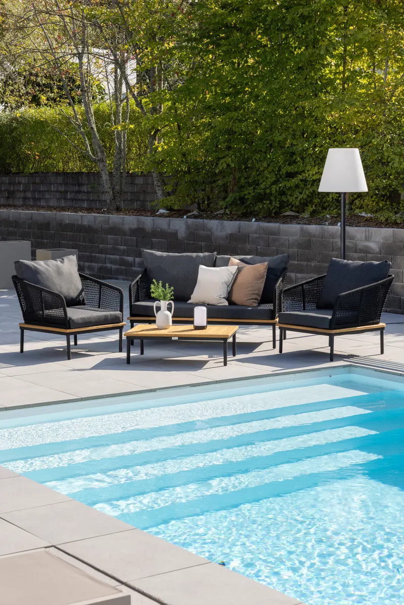 Andorra Gartenlounge mit Sofa, zwei Sesseln und Couchtisch, im Wohnraum, Ansicht 1