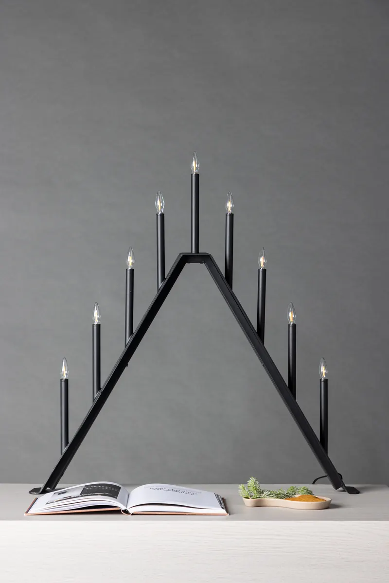 Åre Weihnachtsbeleuchtung als Adventsleuchter mit Lichtern in Kerzenform in 9 × 64 × 64 cm, im Wohnraum, Ansicht 1