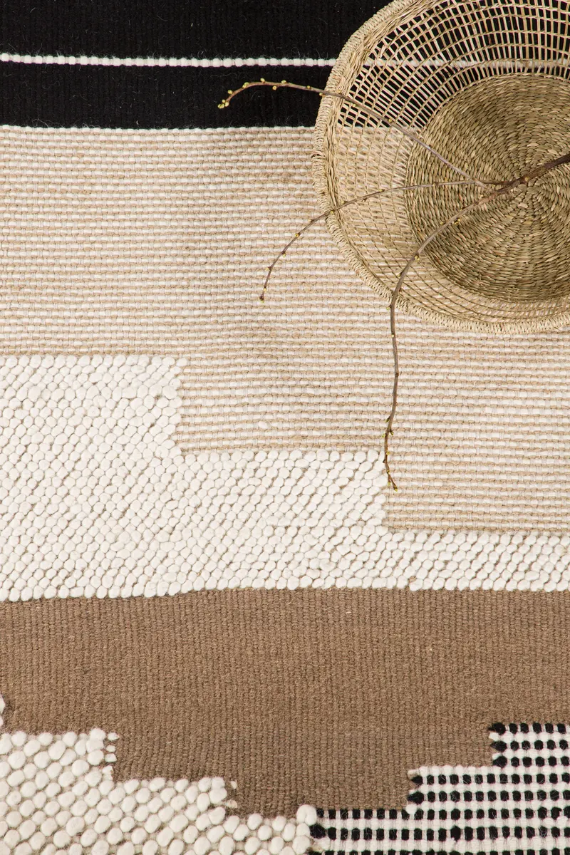 Aston Wollteppich mit abstraktem Stufenmuster in 230 × 160 cm, im Wohnraum, Ansicht 8