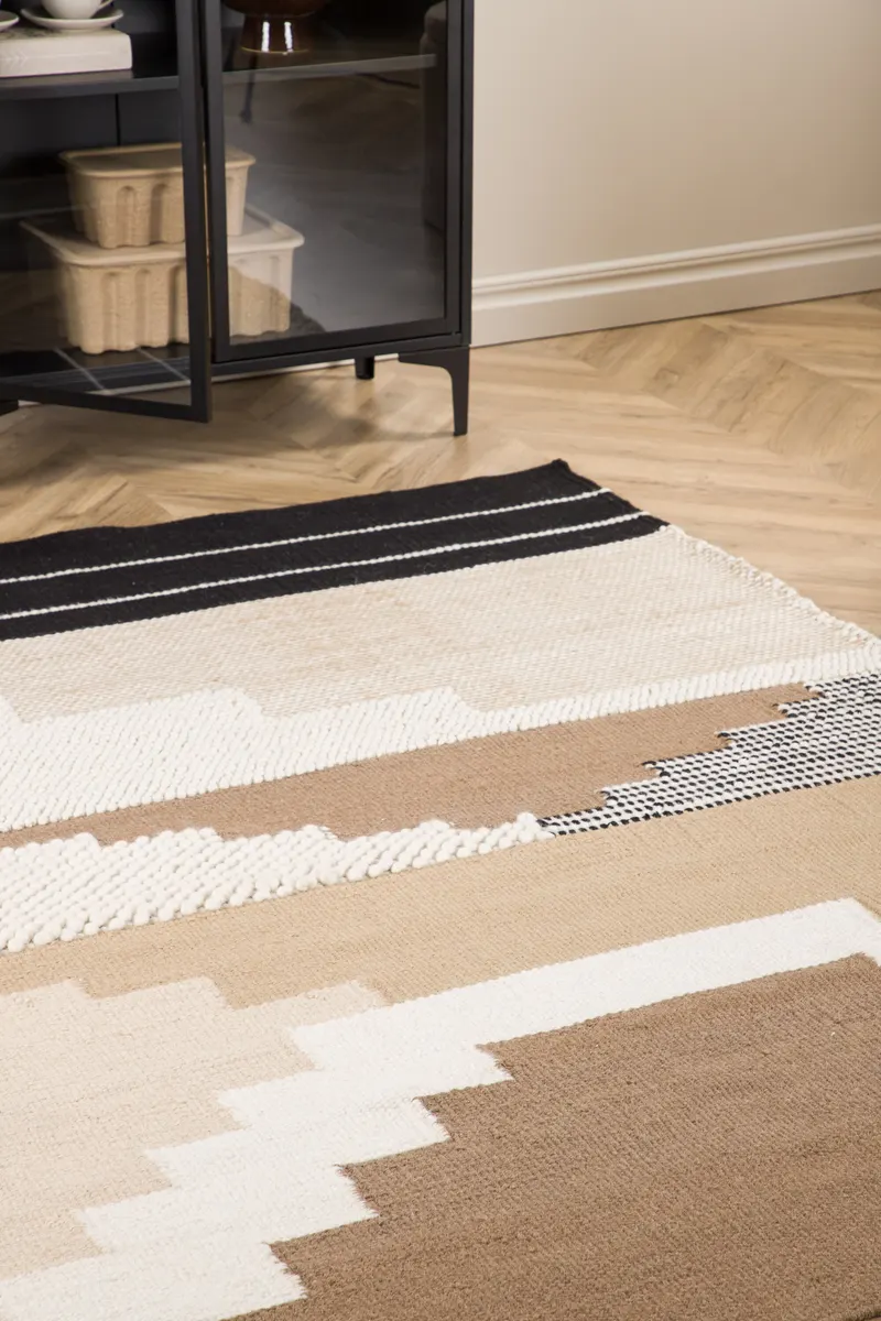 Aston Wollteppich mit abstraktem Stufenmuster in 230 × 160 cm, im Wohnraum, Ansicht 5