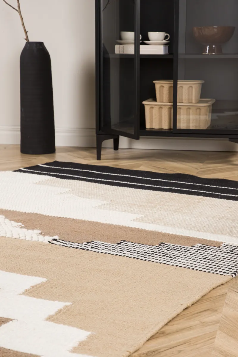 Aston Wollteppich mit abstraktem Stufenmuster in 230 × 160 cm, im Wohnraum, Ansicht 6