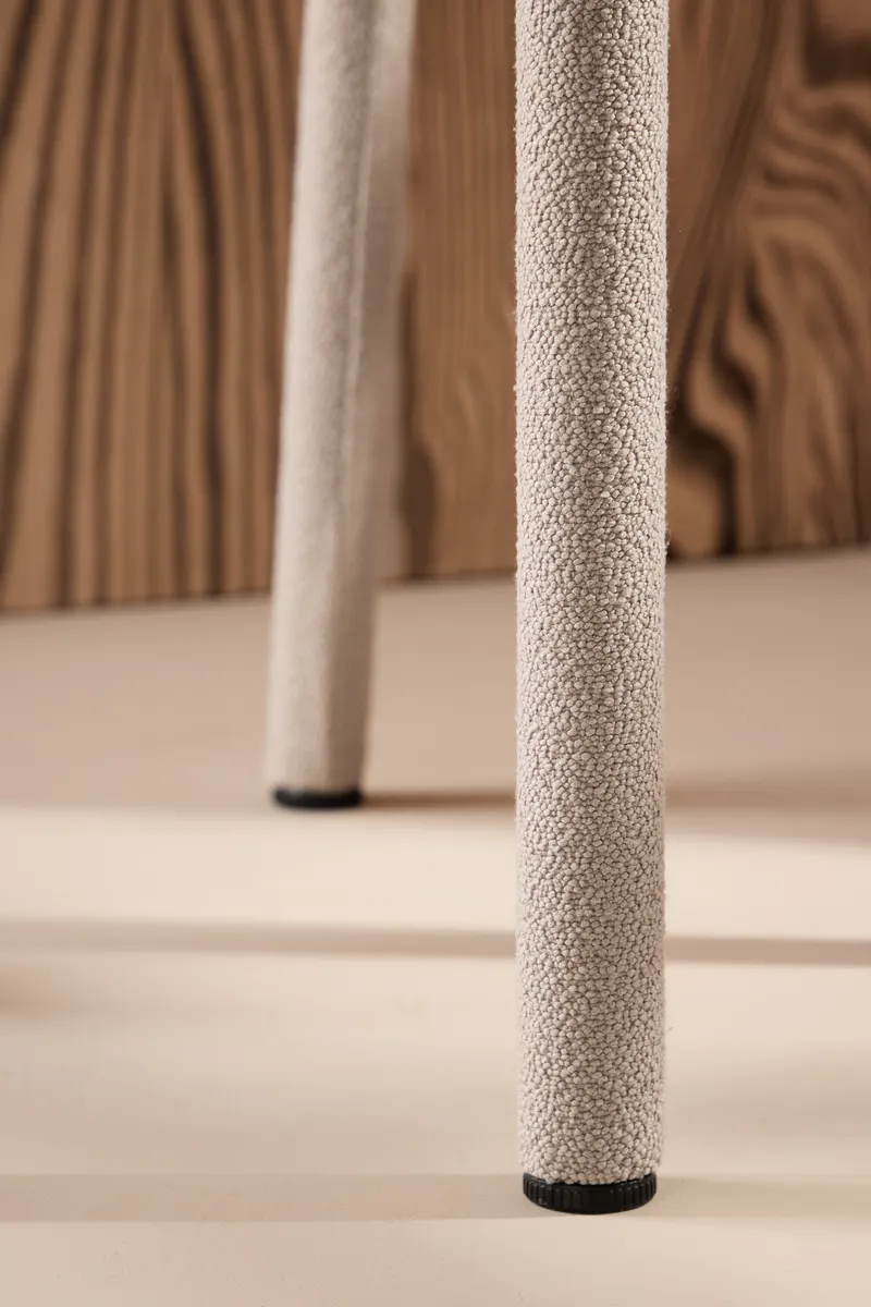 Astoria Esszimmerstuhl aus Bouclé in Beige, im Wohnraum, Ansicht 2