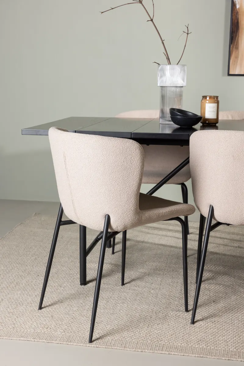 Astrid & Modesto Essgruppe mit rechteckigem Esstisch und 6 Bouclé-Stühlen in Beige, Gestell Schwarz, im Wohnraum, Ansicht 3