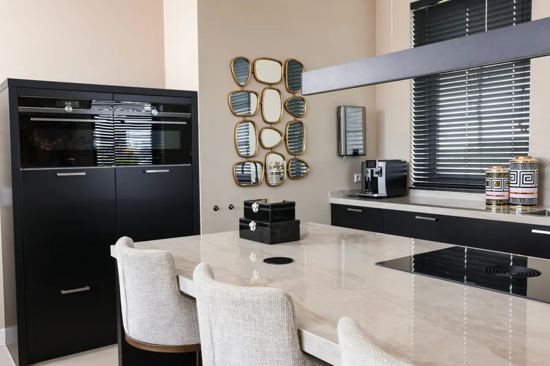 Aufbewahrungsdose Vivy, Schwarz, klein von Richmond Interiors, Wohnbeispiel 17, im Wohnraum