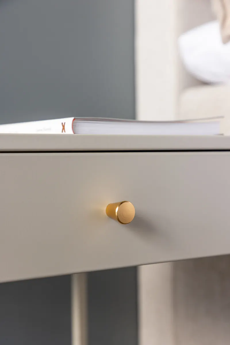 Bakal Nachttisch mit Stahlgestell in 43 × 41 cm, Beige, im Wohnraum, Ansicht 2