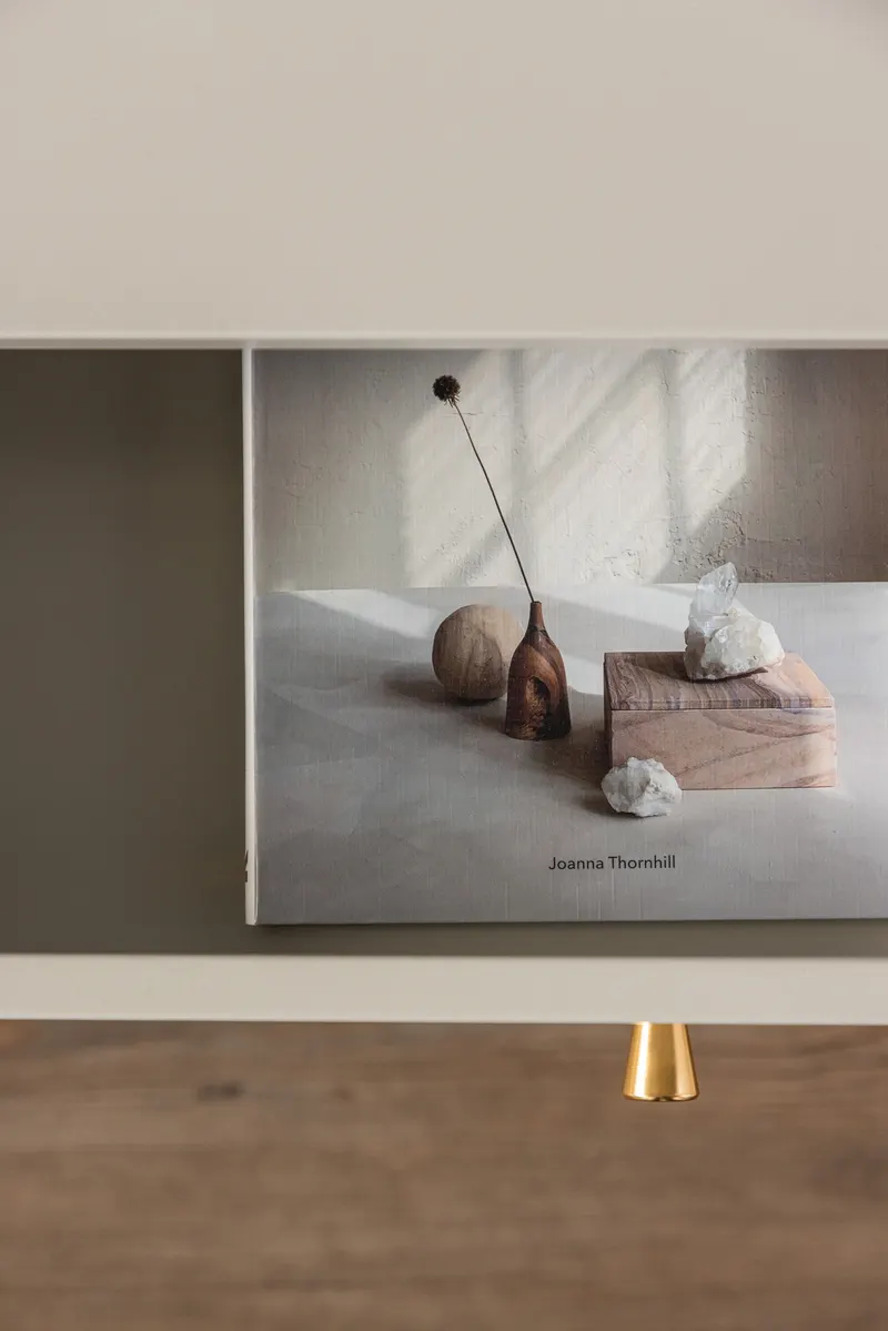 Bakal Nachttisch mit Stahlgestell in 43 × 41 cm, Beige, im Wohnraum, Ansicht 3