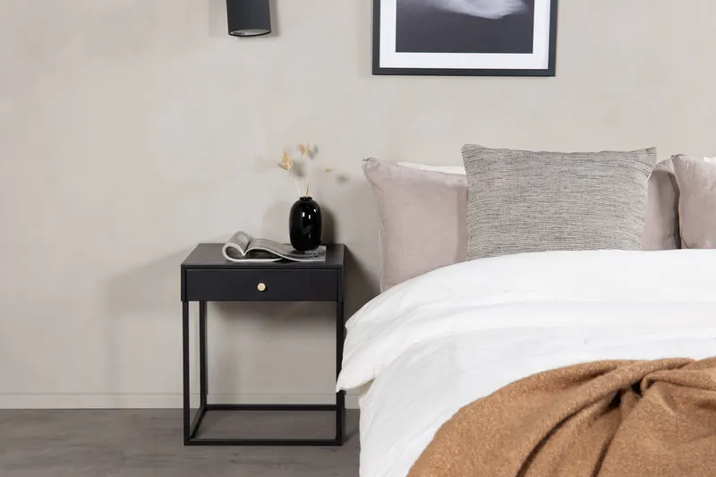 Bakal Nachttisch mit Stahlgestell in 43 × 43 cm, Schwarz, im Wohnraum, Ansicht 1