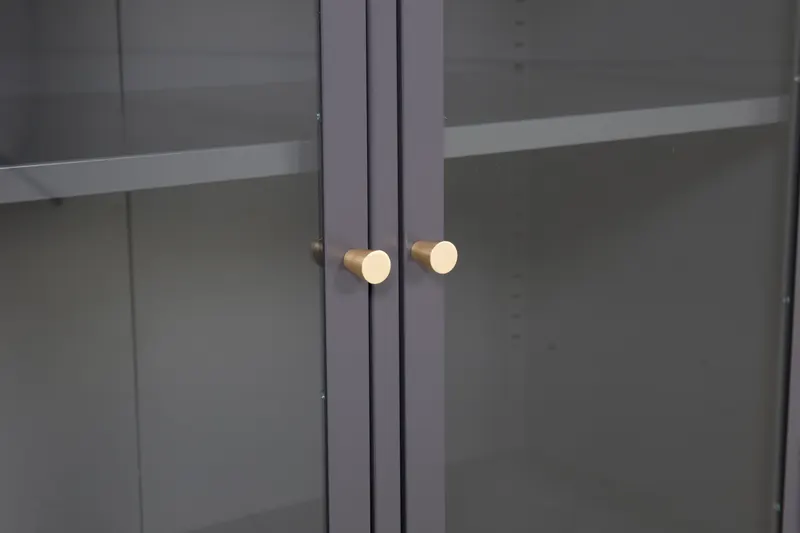 Bakal Sideboard aus Stahl mit Glastüren in 40 × 85 × 85 cm, Grau, im Wohnraum, Ansicht 4
