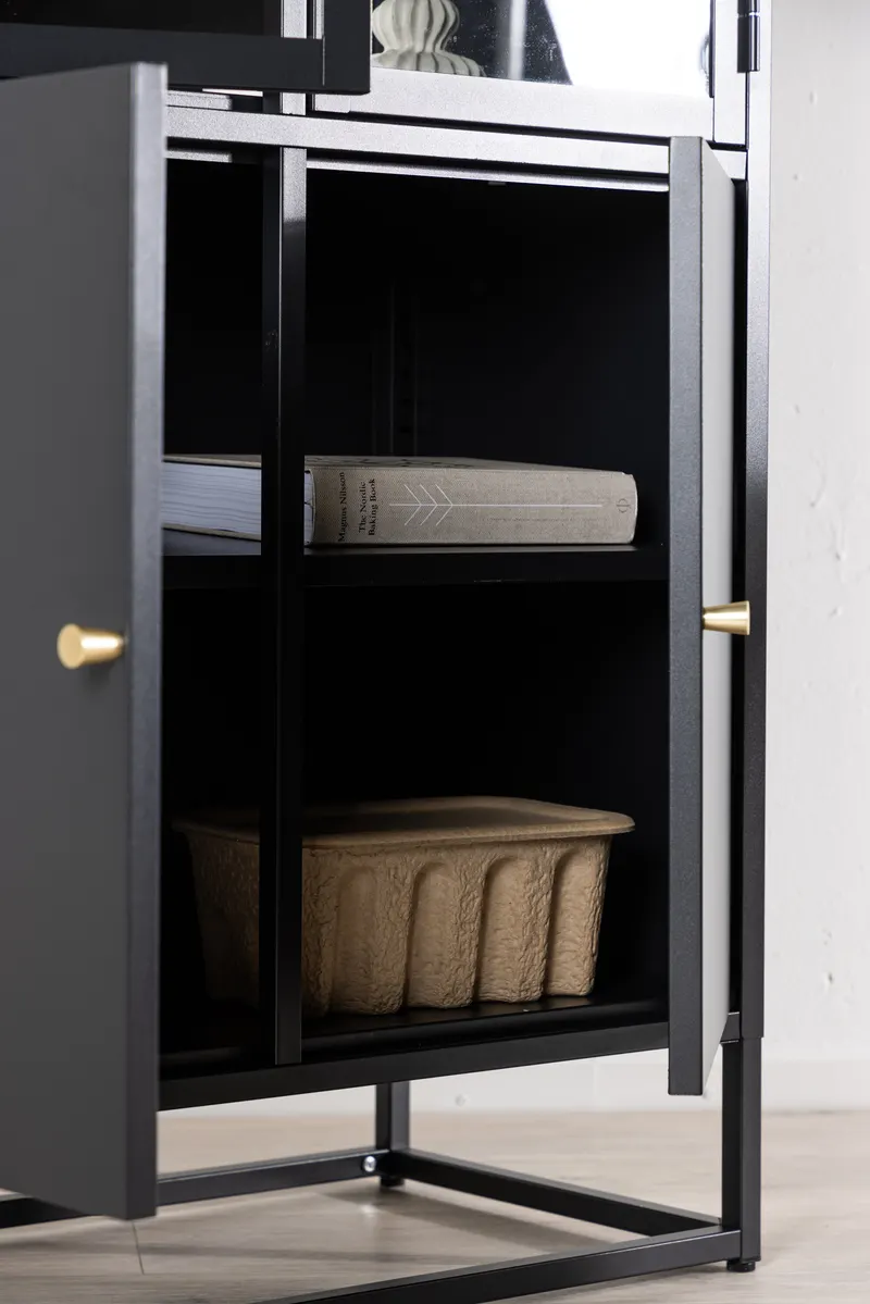 Bakal Sideboard aus Stahl mit Glastüren in 40,5 × 190 × 80 cm, Schwarz, im Wohnraum, Ansicht 3