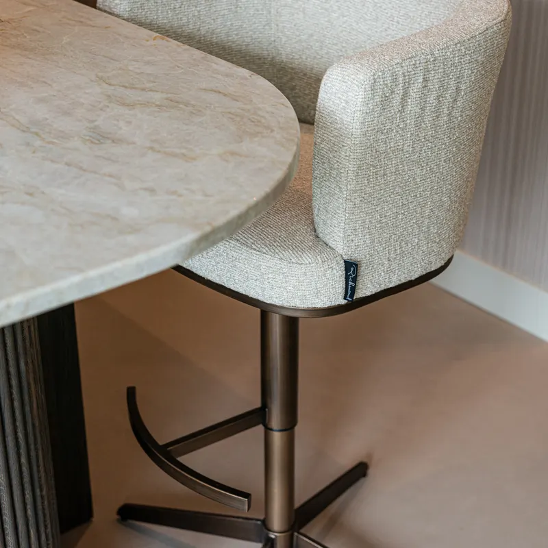 Barhocker Cheyenne, Biscotti, drehbar von Richmond Interiors, Wohnbeispiel 18, im Wohnraum