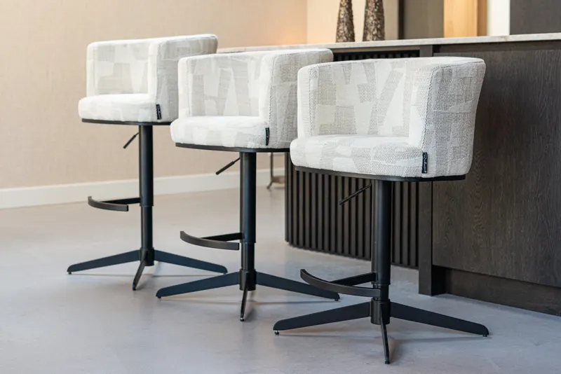 Barhocker Cheyenne, Beige graffic, drehbar von Richmond Interiors, Wohnbeispiel 21, im Wohnraum