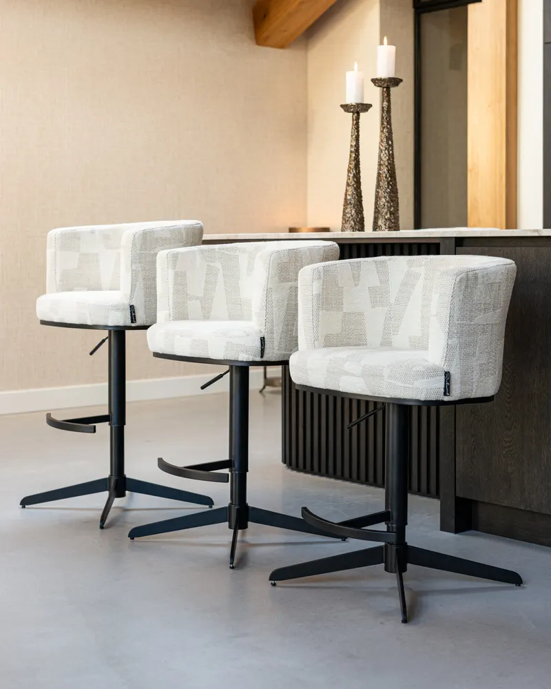 Barhocker Cheyenne, Beige graffic, drehbar von Richmond Interiors, Wohnbeispiel 22, im Wohnraum