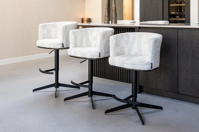 Barhocker Cheyenne, Beige graffic, drehbar von Richmond Interiors, Wohnbeispiel 25, im Wohnraum