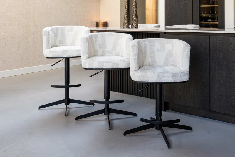 Barhocker Cheyenne, Beige graffic, drehbar von Richmond Interiors, Wohnbeispiel 26, im Wohnraum