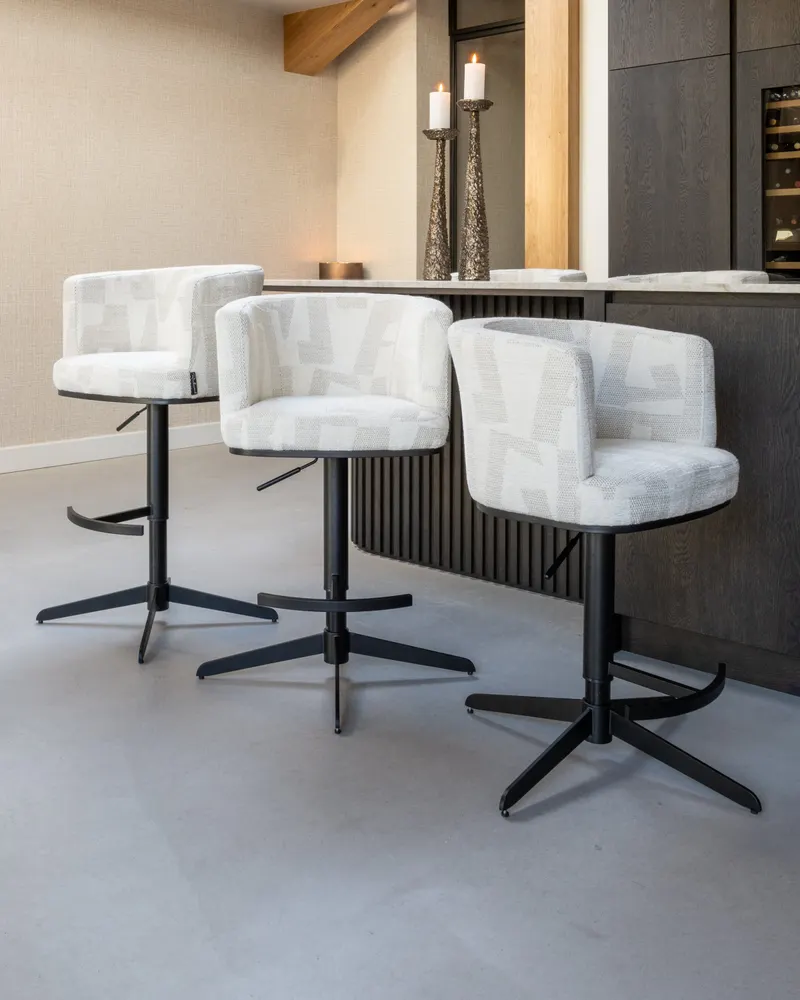 Barhocker Cheyenne, Beige graffic, drehbar von Richmond Interiors, Wohnbeispiel 27, im Wohnraum