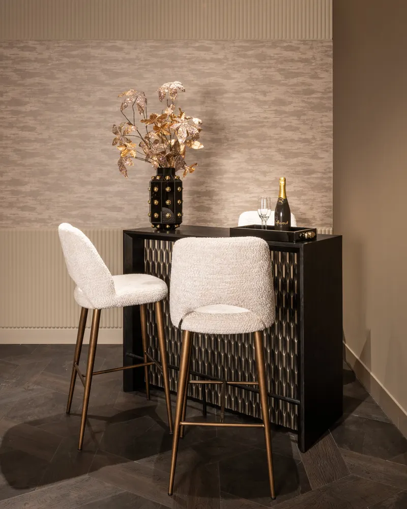 Tablett Liv, Schwarz/Goldfarben von Richmond Interiors, Wohnbeispiel 18, im Wohnraum