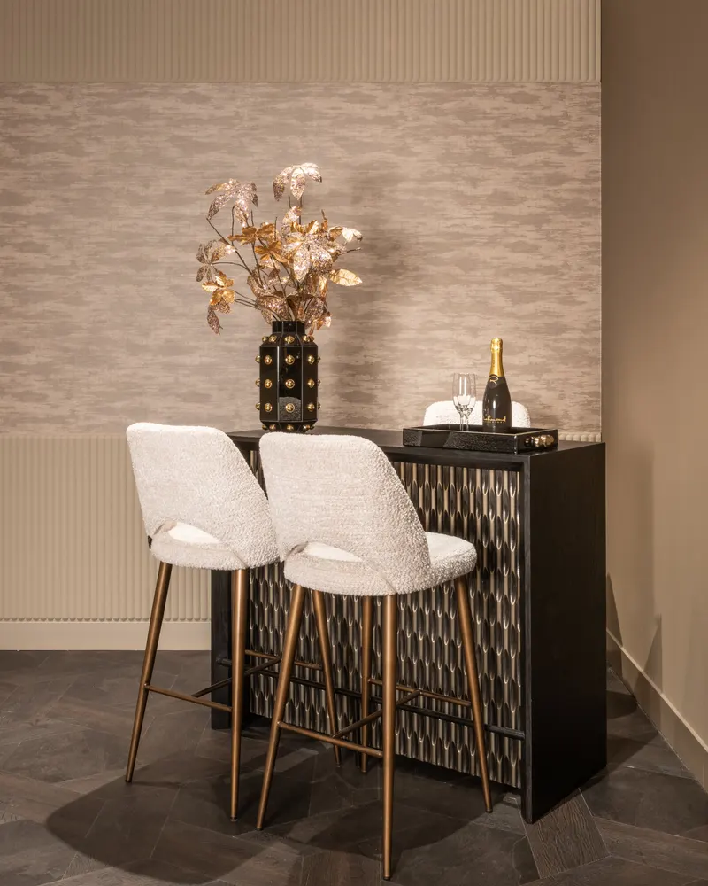 Tablett Liv, Schwarz/Goldfarben von Richmond Interiors, Wohnbeispiel 19, im Wohnraum