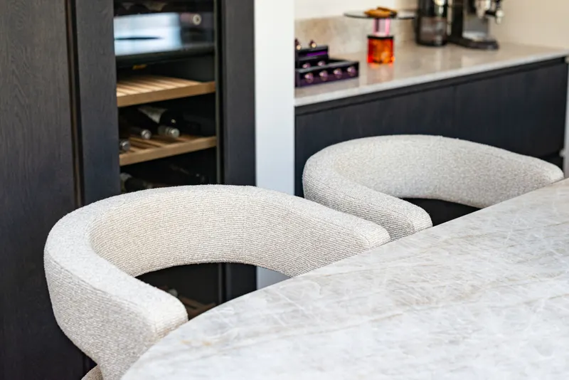 Barhocker Ellis, Biscotti von Richmond Interiors, Wohnbeispiel 19, im Wohnraum