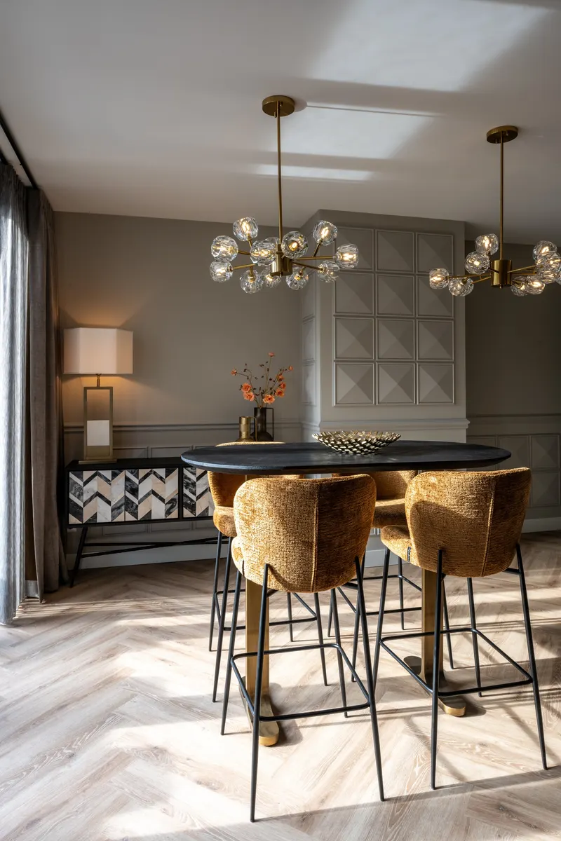 Bartisch Revelin, Schwarz/Goldfarben von Richmond Interiors, Wohnbeispiel 6, im Wohnraum