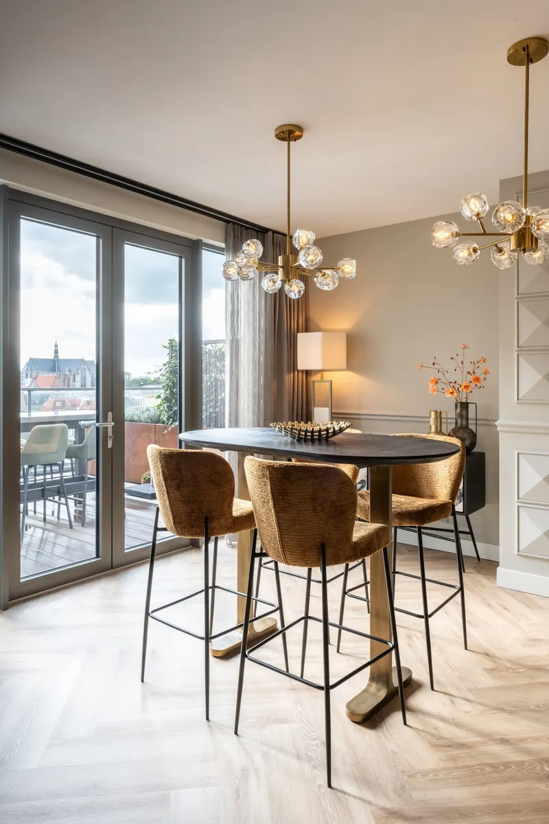 Bartisch Revelin, Schwarz/Goldfarben von Richmond Interiors, Wohnbeispiel 7, im Wohnraum