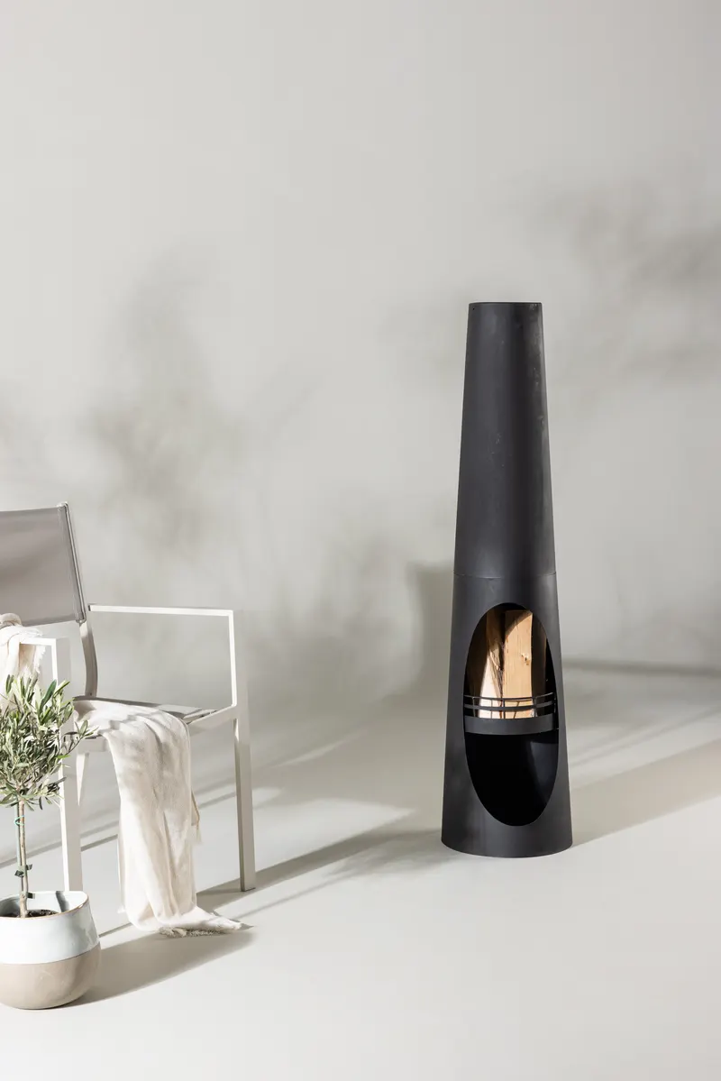 Bastian Feuersäule rund aus Stahl in Ø 33 cm, Schwarz, im Wohnraum, Ansicht 1