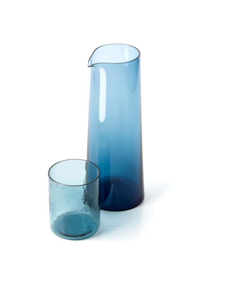 The Azure Hammered High Tumbler Trinkglas aus Recyclingglas von Bazar Bizar, Größe 8 × 8 × 10 cm, Indischblau, Ansicht 3