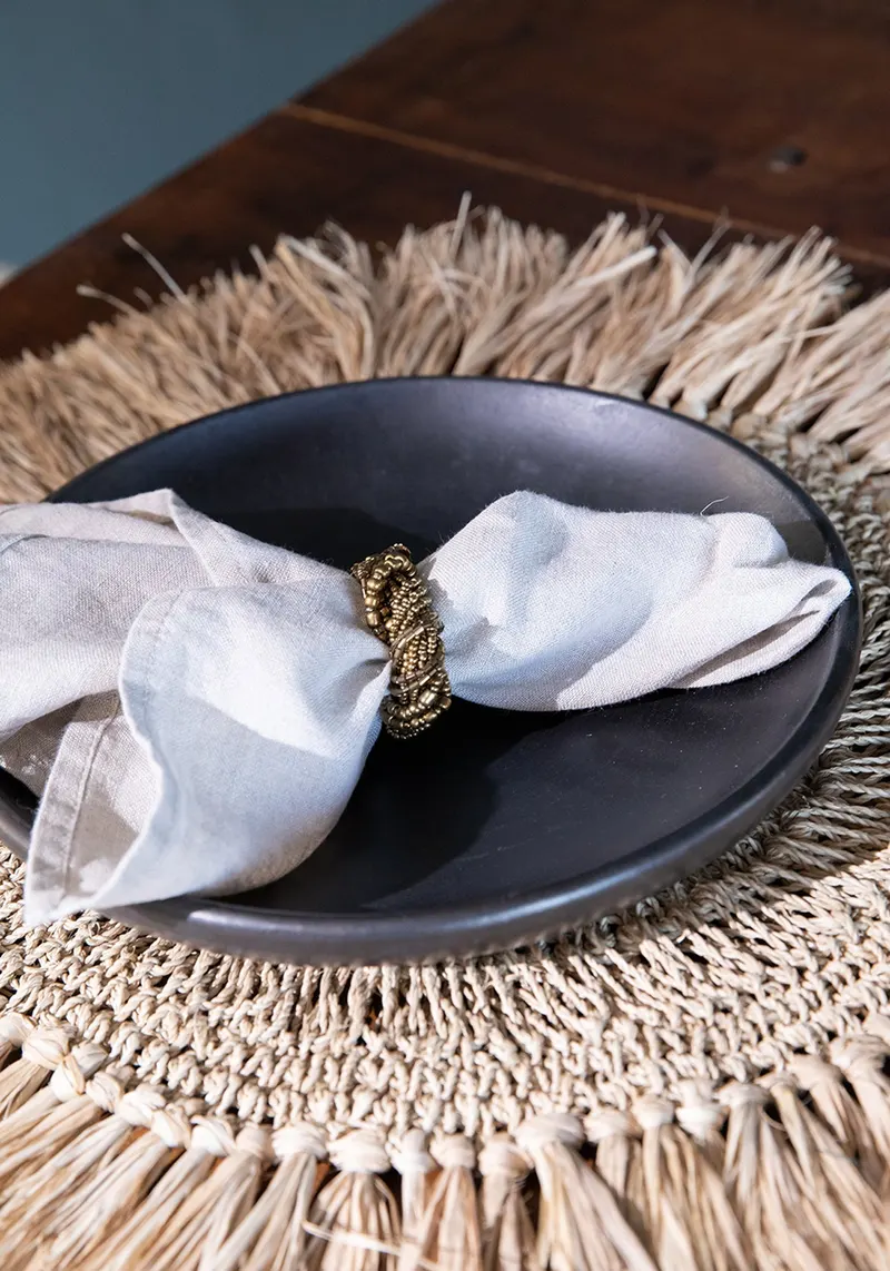 The Beaded Napkin Ring Serviettenring aus Perlen von Bazar Bizar, Größe 6 × 6 × 2 cm, Gold, Ansicht 2