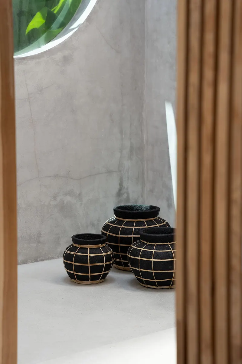 The Belly Vase, Terrakotta-Rattan-Vase von Bazar Bizar, Größe L, Natur / Schwarz, Ansicht 4