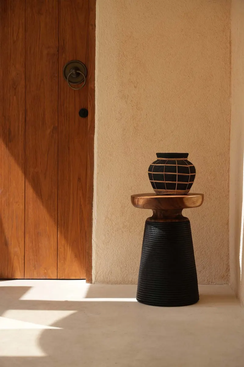 The Belly Vase, Terrakotta-Rattan-Vase von Bazar Bizar, Größe M, Schwarz / Natur, Ansicht 2