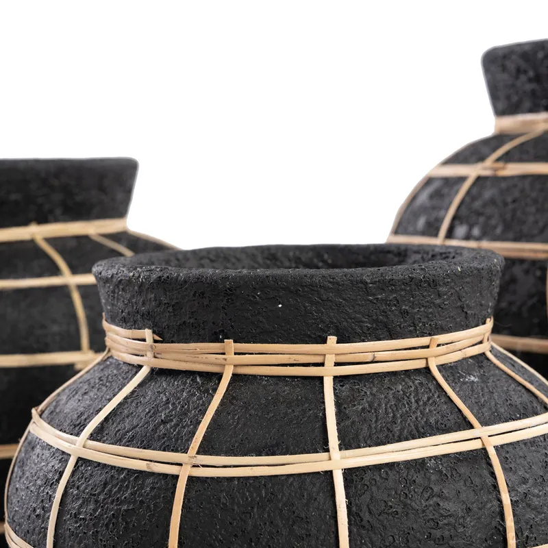 The Belly Vase, Terrakotta-Rattan-Vase von Bazar Bizar, Größe S, Schwarz / Natur, Ansicht 3