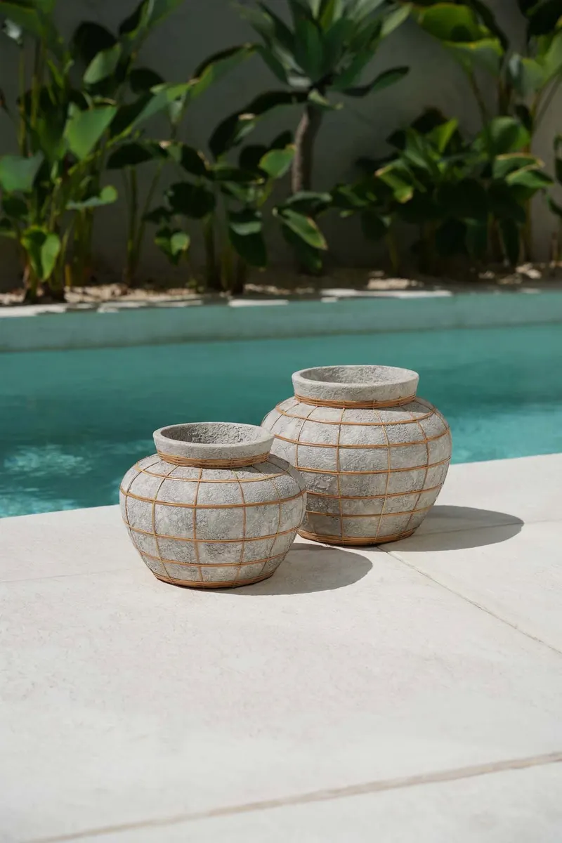 The Belly Vase, Terrakotta-Rattan-Vase von Bazar Bizar, Größe L, Beton-Natur, Ansicht 2