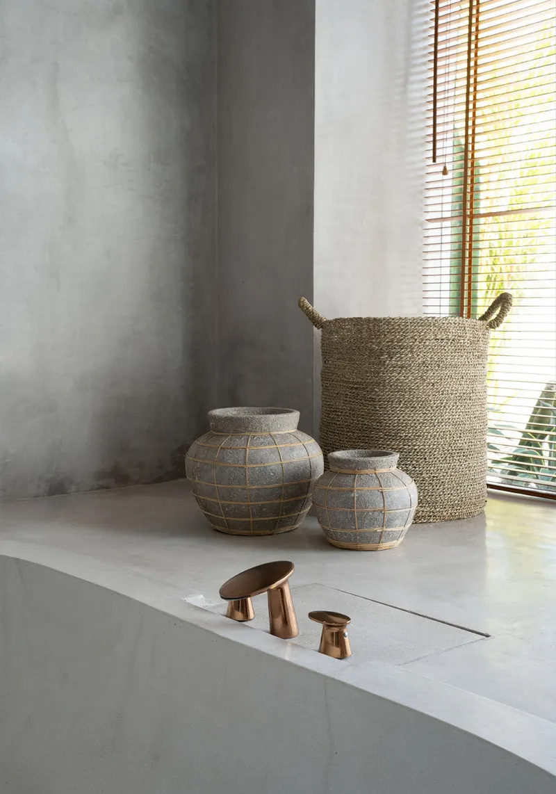 The Belly Vase, Terrakotta-Rattan-Vase von Bazar Bizar, Größe L, Beton-Natur, Ansicht 3