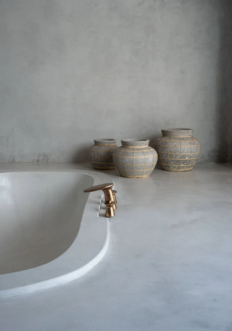 The Belly Vase, Terrakotta-Rattan-Vase von Bazar Bizar, Größe S, Beton-Natur, Ansicht 5