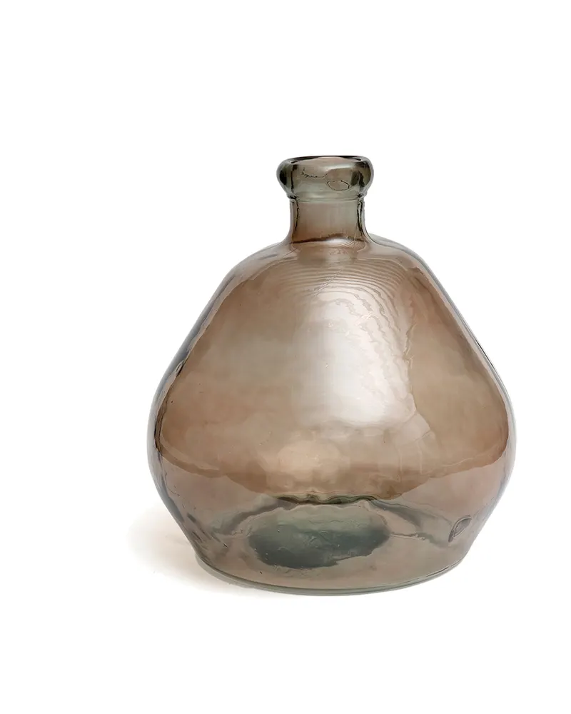The Bolai Vase aus Recyclingglas von Bazar Bizar, Größe 45 × 45 × 50 cm, Beige, Ansicht 1