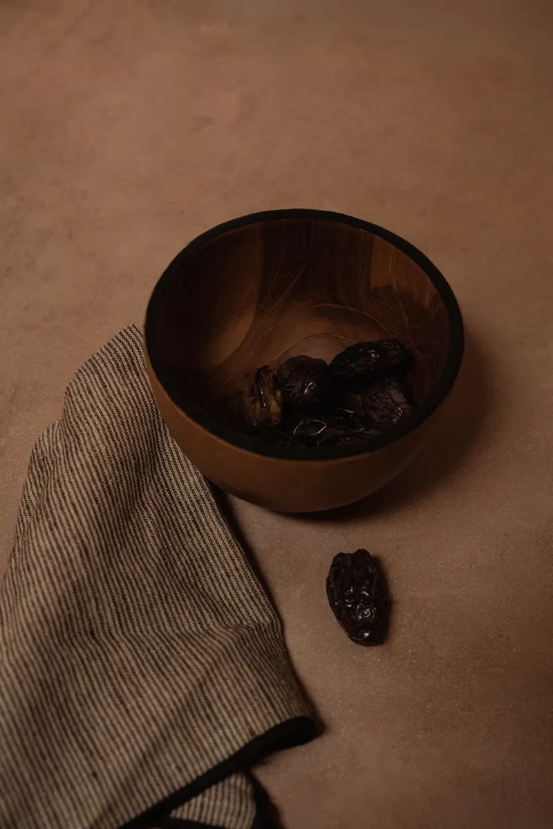 The Bondi Candy Bowl Teakholzschale von Bazar Bizar, Größe 15 × 15 × 10 cm, Natur / Schwarz, Ansicht 4