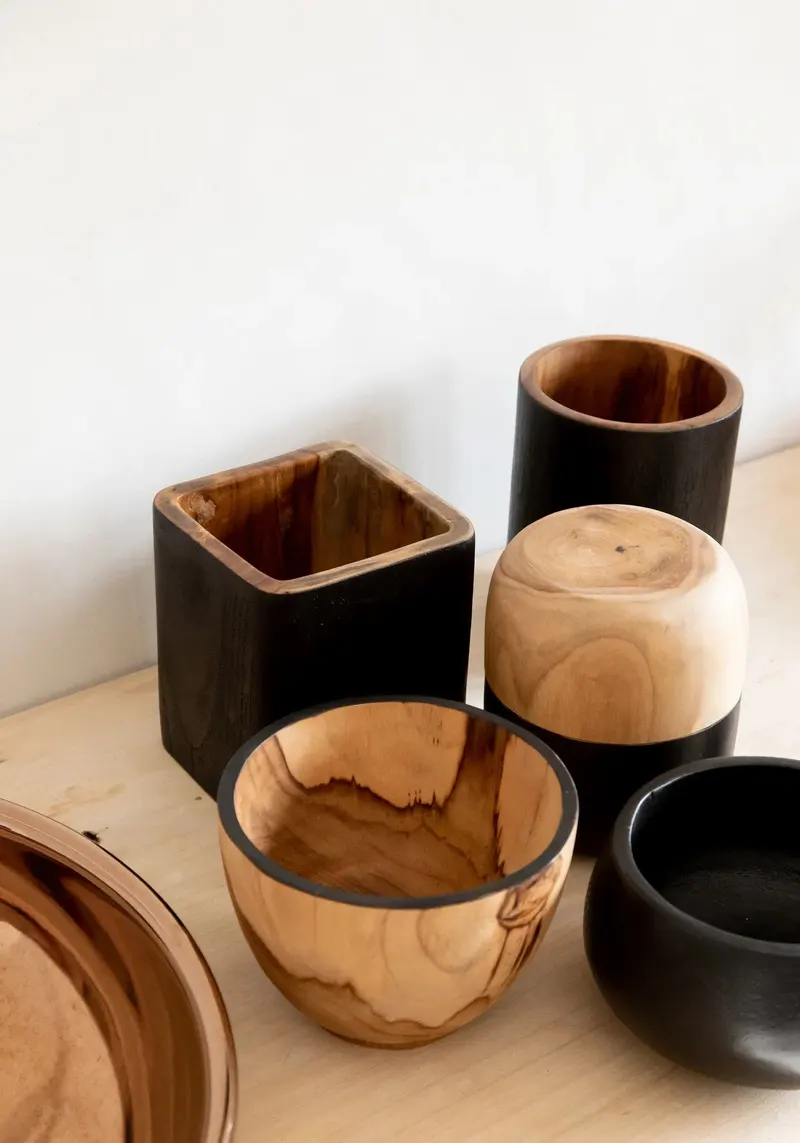The Bondi Double Bowl Schale aus Teakholz von Bazar Bizar, Größe 12 × 7 × 14 cm, Natur / Schwarz, Ansicht 4