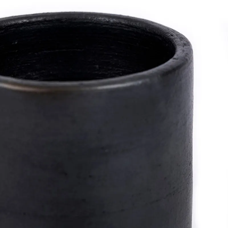 The Burned Cup Tasse aus schwarzer Terrakotta von Bazar Bizar, Größe 8 × 8 × 8 cm, Ansicht 5