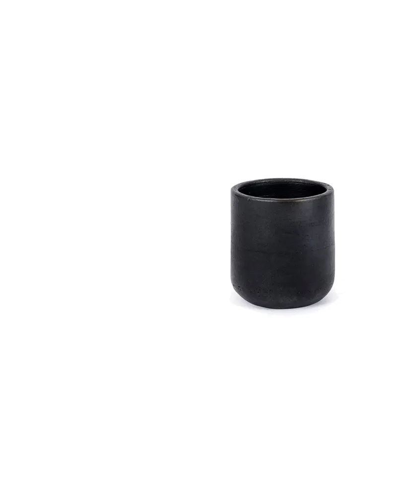 The Burned Cup Tasse aus schwarzer Terrakotta von Bazar Bizar, Größe 8 × 8 × 8 cm, Ansicht 6