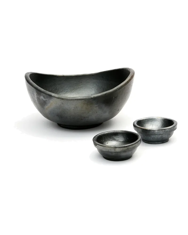 The Burned Curved Bowls Terrakotta-Schalen in Schwarz