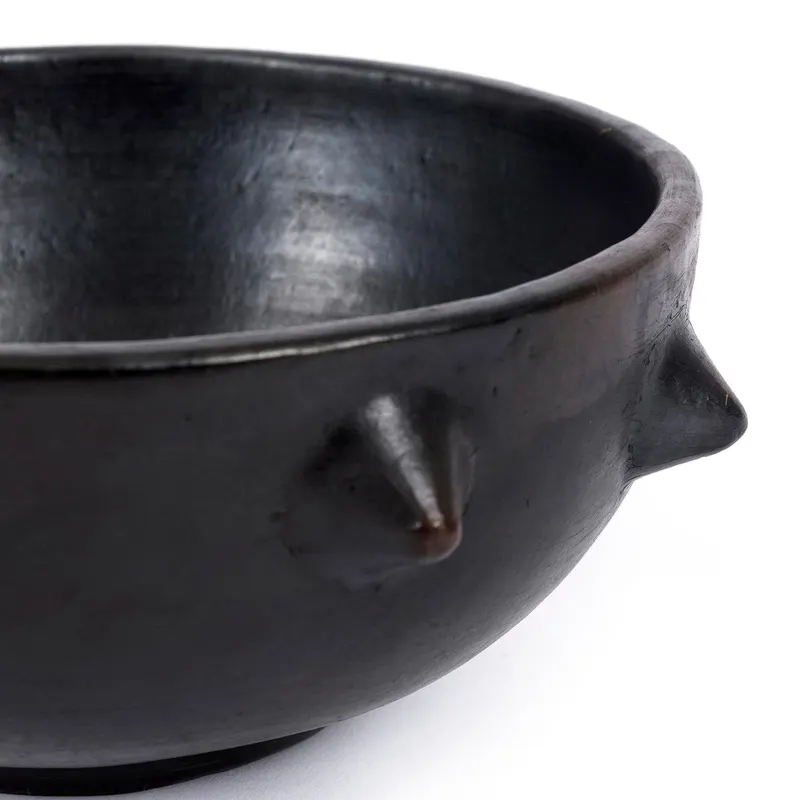 The Burned Ethnic Bowl schwarze Terrakotta-Schale von Bazar Bizar, Größe 22 × 22 × 9 cm, Ansicht 5