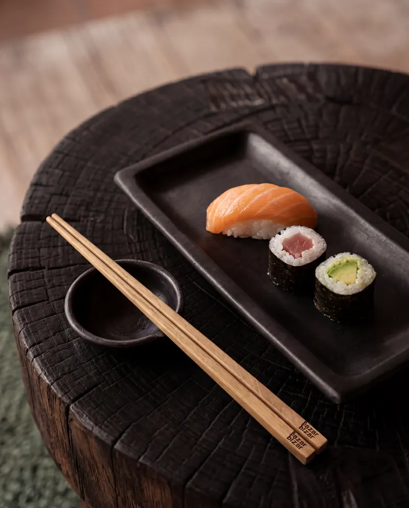 The Burned Sushi Plate Teller aus Terrakotta von Bazar Bizar, Größe M, Schwarz, Ansicht 2