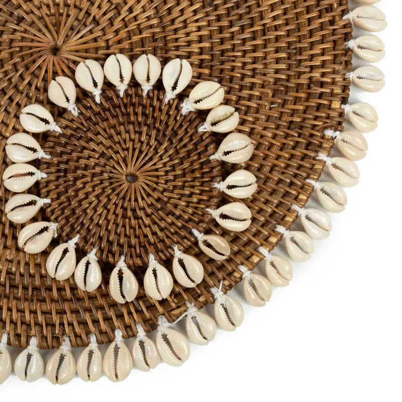 The Colonial Shell Coaster Untersetzer aus Rattan und Muscheln von Bazar Bizar, Größe 15 × 15 × 1 cm, Natur / Braun, Ansicht 8