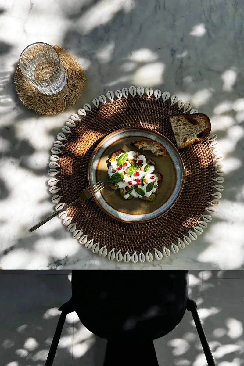 The Colonial Shell Placemat, Platzset aus Rattan und Muscheln von Bazar Bizar, Größe 40 × 40 × 1 cm, Natur / Braun, Ansicht 4