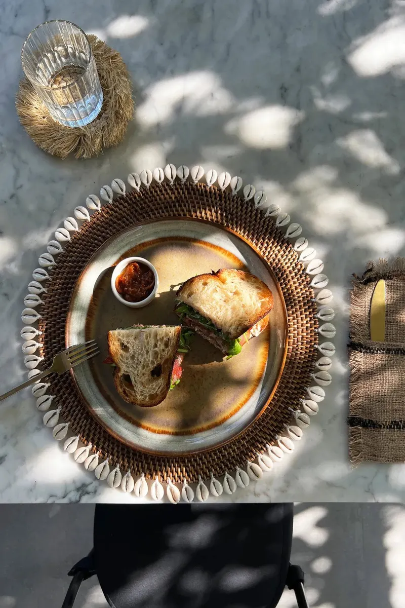 The Colonial Shell Placemat, Platzset aus Rattan und Muscheln von Bazar Bizar, Größe 40 × 40 × 1 cm, Natur / Braun, Ansicht 5